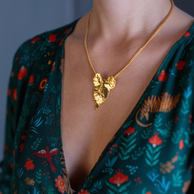 COLLANA CON CIONDOLO DI FOGLIA DI RADICE DI LUCE 85cm