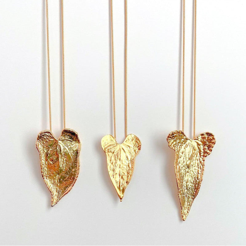 COLLANA CON CIONDOLO DI FOGLIA DI RADICE DI LUCE 85cm