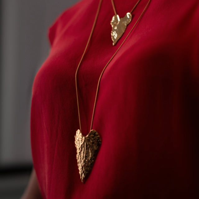 COLLANA CON CIONDOLO DI FOGLIA DI RADICE DI LUCE 85cm