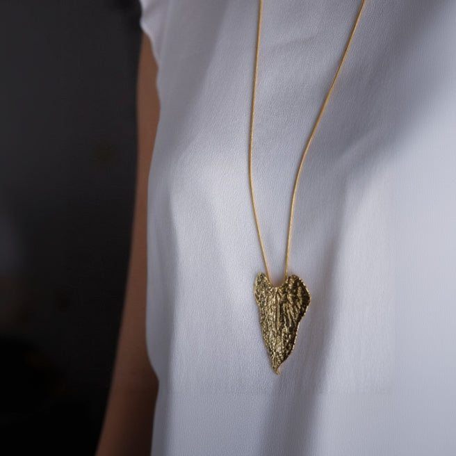 COLLANA CON CIONDOLO DI FOGLIA DI RADICE DI LUCE 85cm