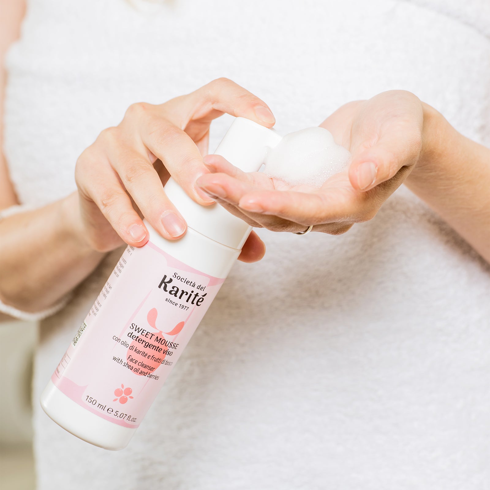 Karité e Frutti di bosco - SWEET MOUSSE detergente viso (150 ml)